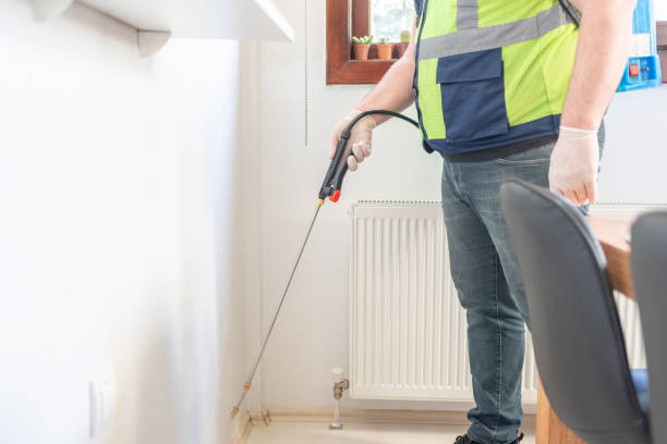 Best Exterminator Services  in Riverside, CT